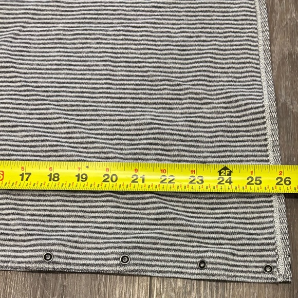 Lululemon Vinyasa scarf - Grey Stripe (Reversible) - Picture 10 of 10